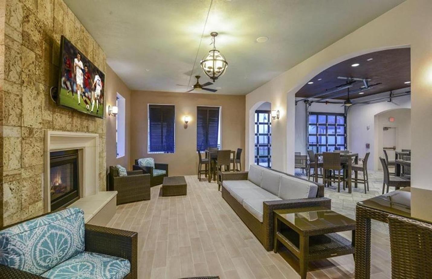 Beautiful Townhome Wprivate Pool 7 Mi To Disney كيسيمي المظهر الخارجي الصورة